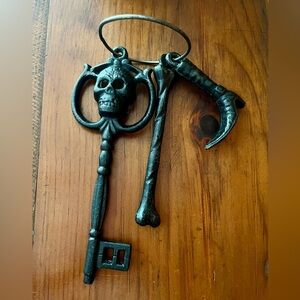 Skull Cast Iron Skeleton Keys with Witch’s Boot & Bone 8.5” on Ring. Halloween